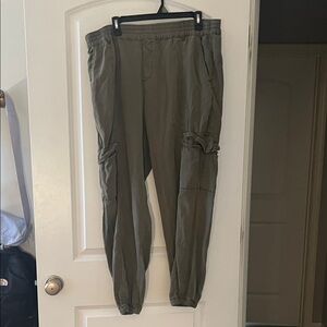 Woman’s Olive Cargo Pants